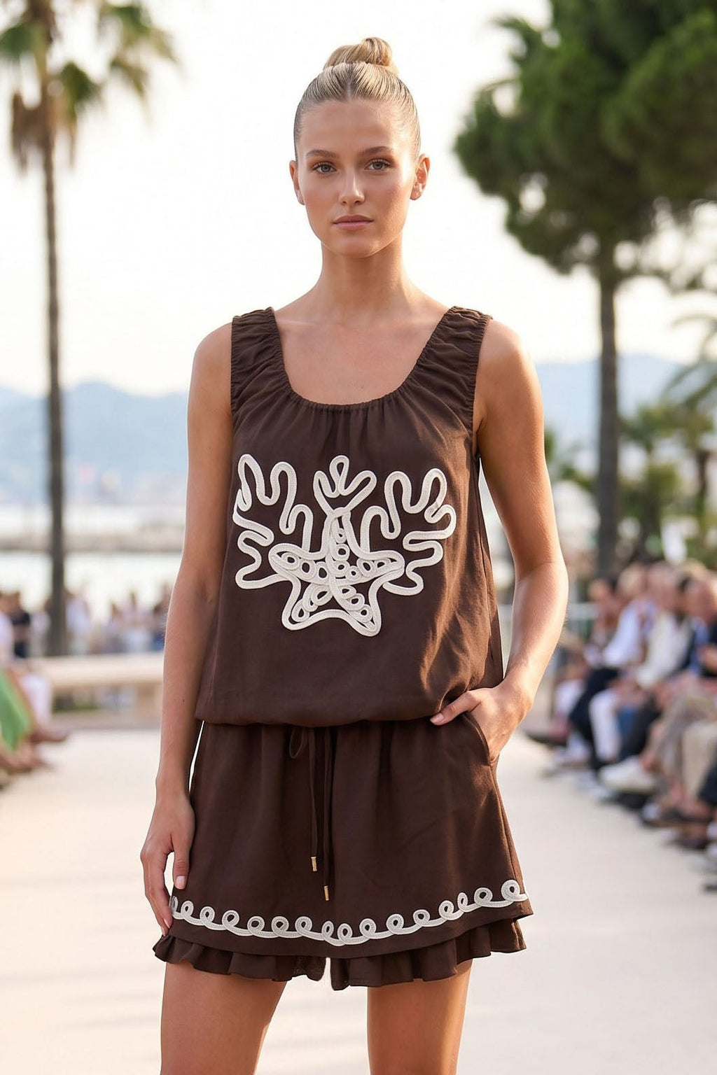 IVY EMBROIDERED BUBBLE LINEN TOP
