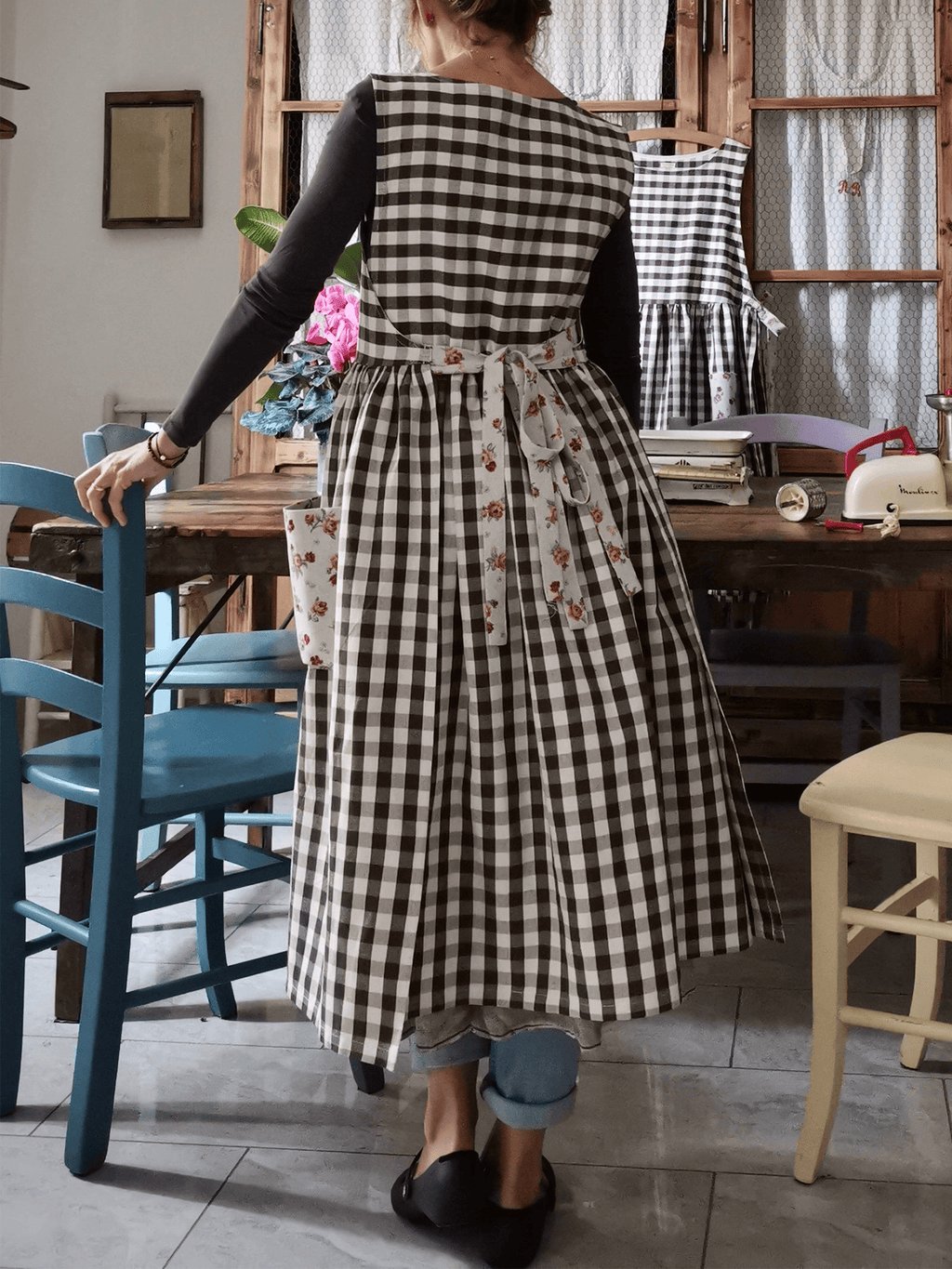 Floral-Pocket Brown Checkered Apron