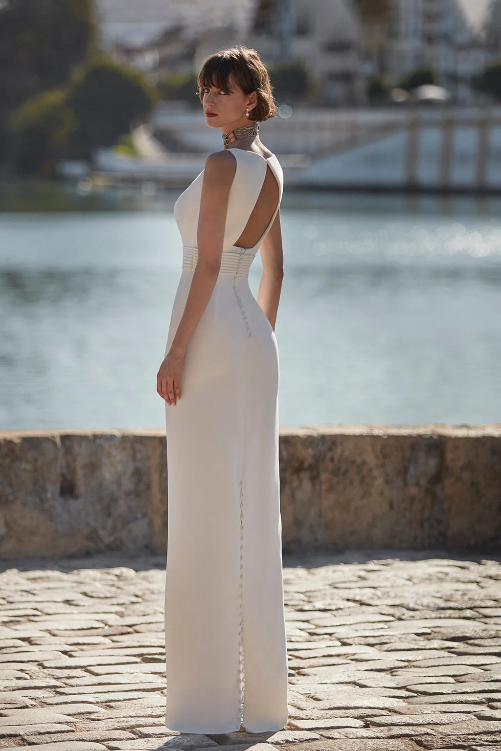 Column silhouette sleeveless wedding dress