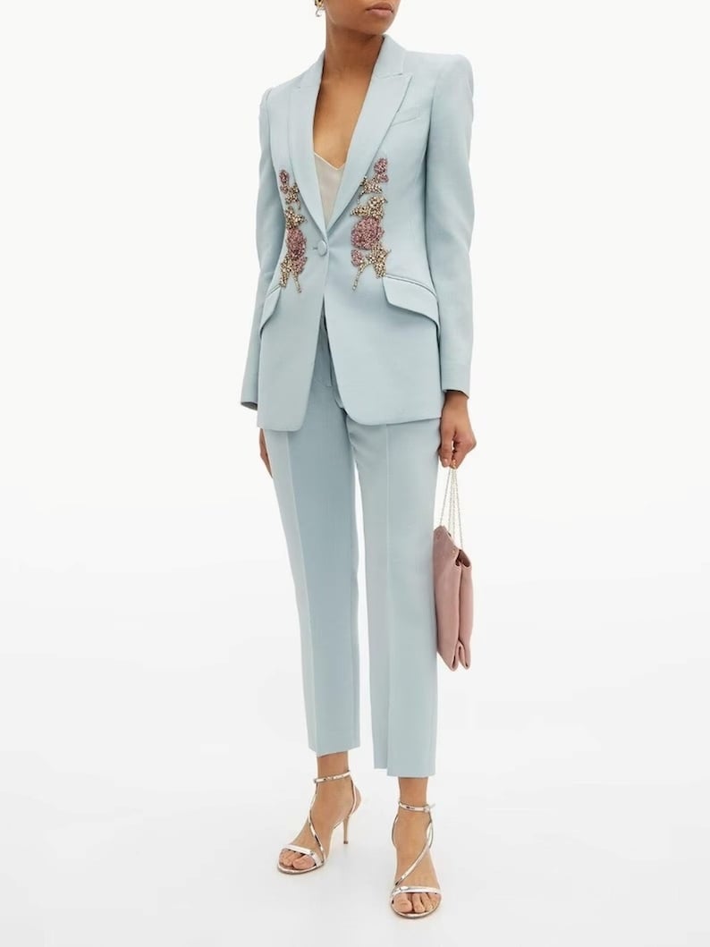 Women Designer 2 Piece Suit In Sky Blue Colour. Custom Made Slant Pockets Peak Lapel Wedding Bridesmaid Cocktail Dinner Party Prom Wear