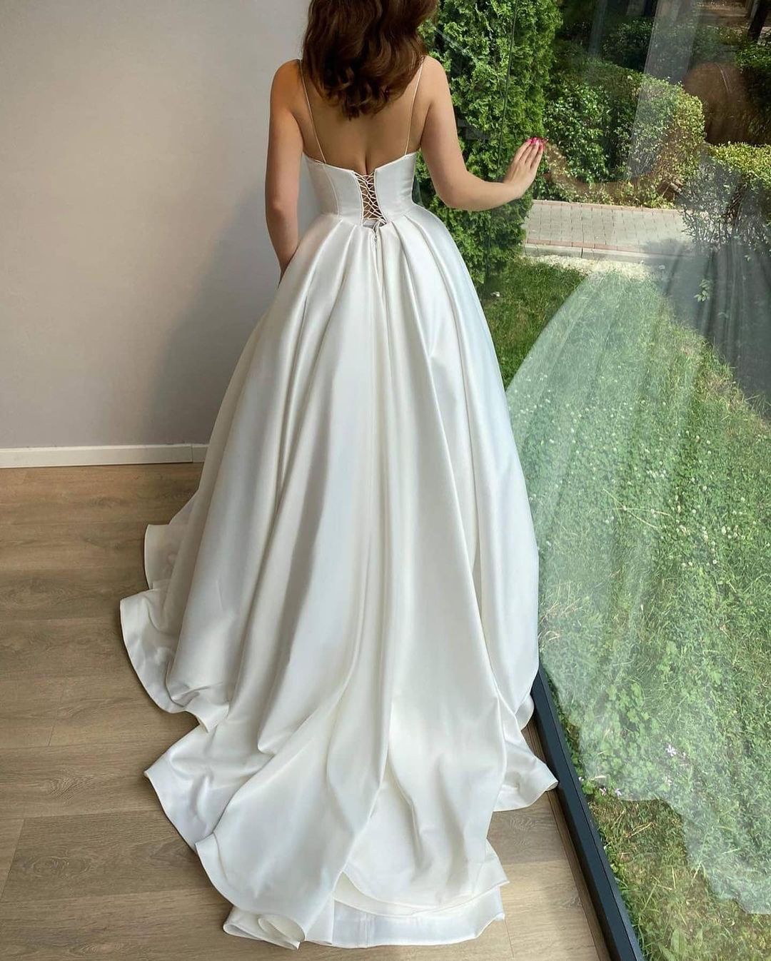 Daisda Elegant Ball Gowns Sweetheart Spaghetti-Straps Satin Long Wedding Dress