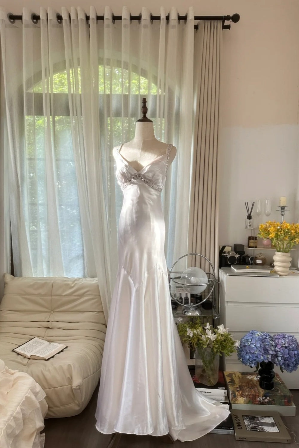 Formal Dress White Satin Spaetti-Strap Beaded Open-Back Train Elegant-Style Wedding Dress