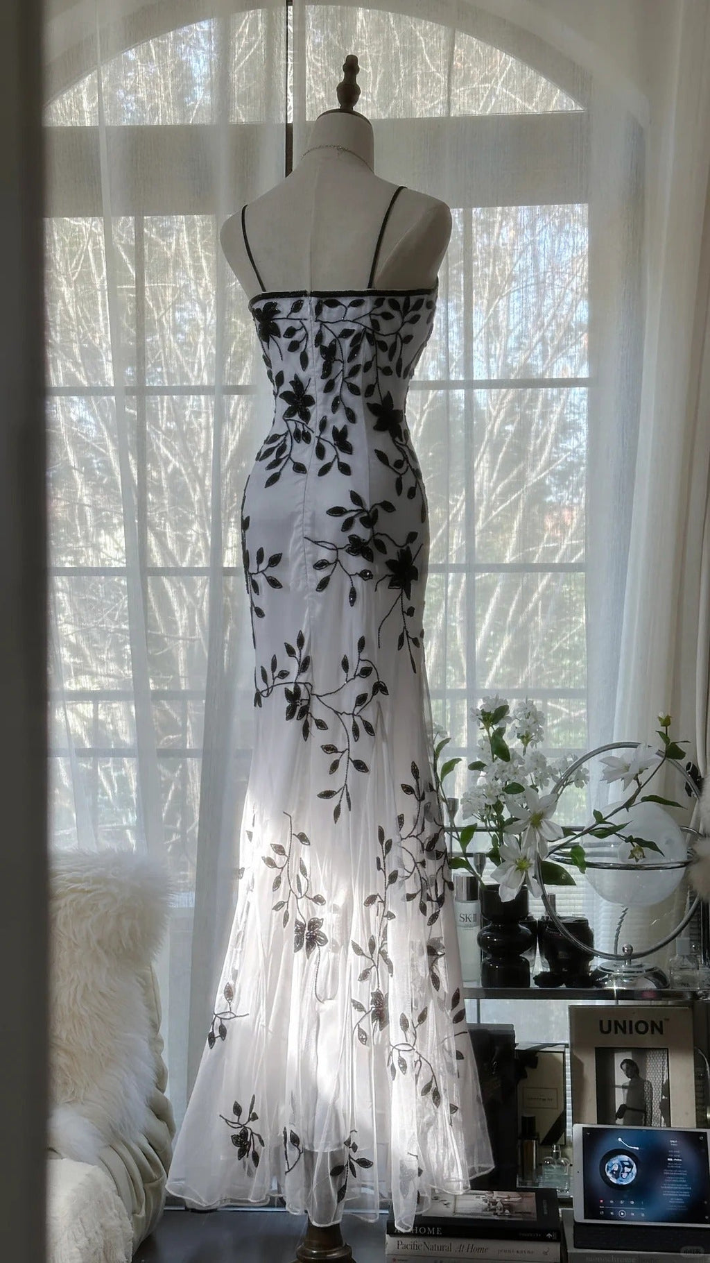 White Elegant Romantic Exquisite Black flowers Long Chiffon Ball Gown Evening Dress Birthday/Wedding Guest/Vacation Party Dress Prom Dress 4020